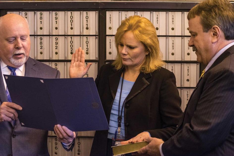 Fenton Postmaster Mara Boyle is officially sworn into office by Sid ...