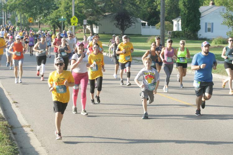Applefest Run has strong local representation among leaders Sports coverage for Fenton, Linden