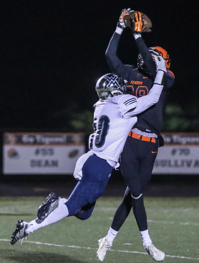 Tigers Late Game Theatrics Spark 25 21 Victory Vs Waterford Mott