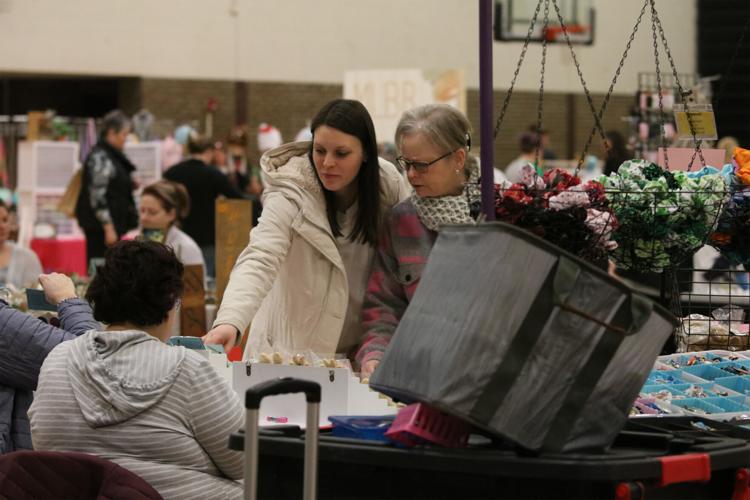 Craft Show News for Fenton, Linden, Holly MI