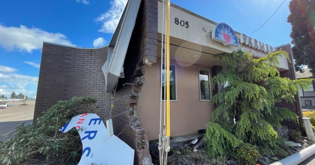 Longview Farmers Insurance building damaged after fatal Friday wreck - Vimarsana News
