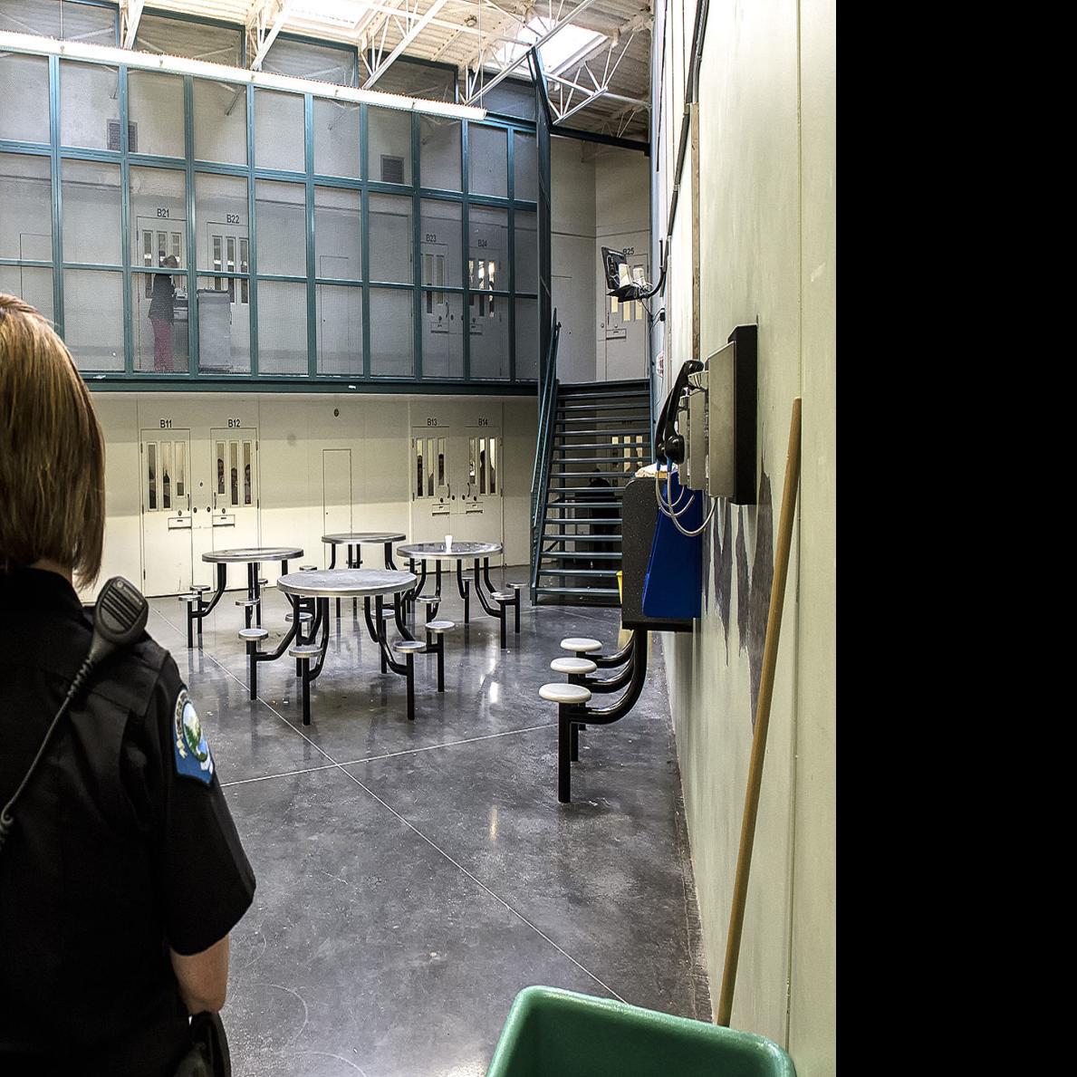 Agencies Conduct First Large Scale Search For Drugs At Cowlitz County Jail Local Tdn Com