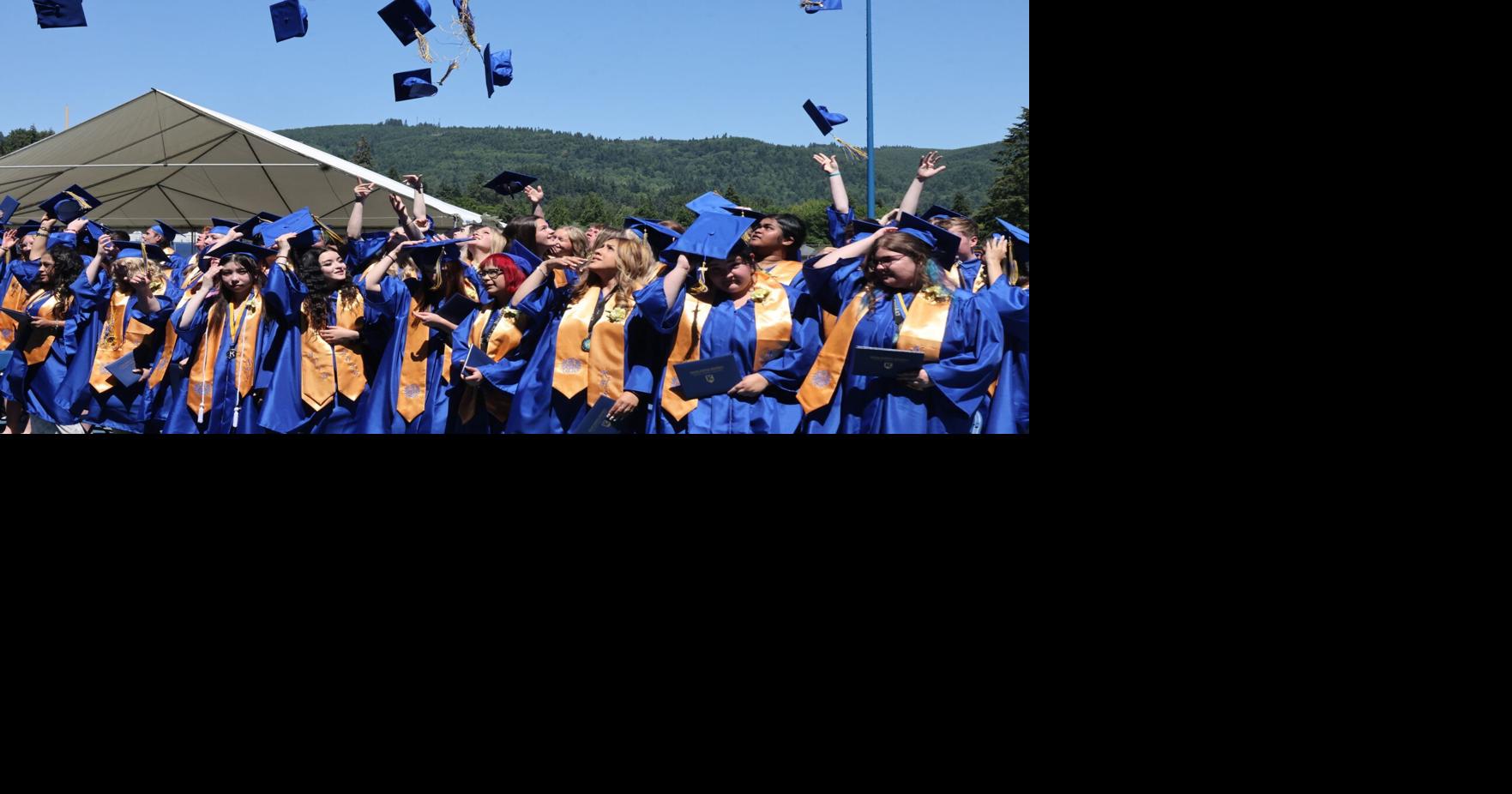 Kelso schools celebrate class bonds, future goals at graduation