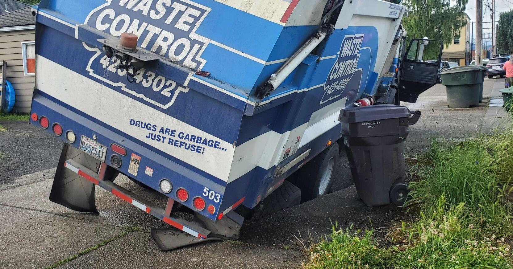Waste Control truck falls in Longview sinkhole - Vimarsana News