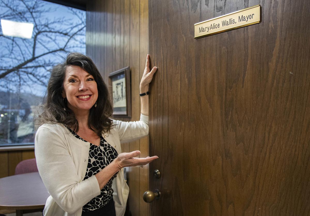 Longview mayor encourages hope