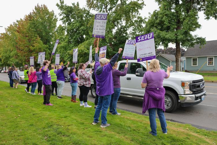 Kaiser-Permanente healthcare workers strike in Longview