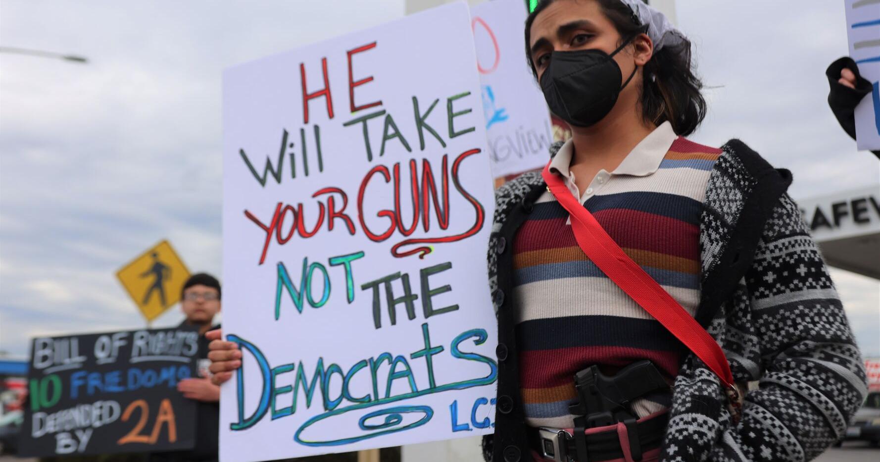 PHOTOS : Protesters pack heat at Longview anti - Trump rally