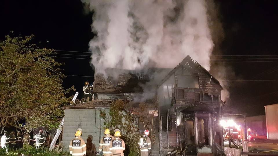 Abandoned home in Winlock catches fire