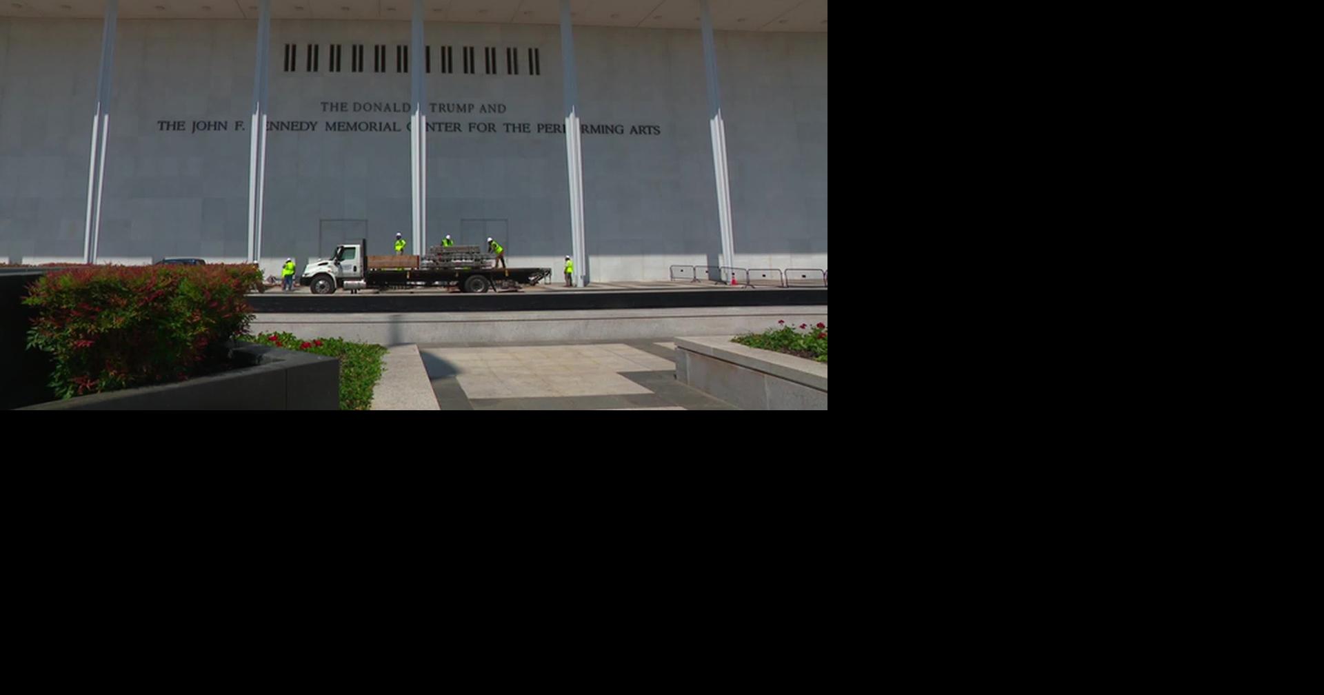 RAW: DC: WORK CREW APPEARS OUTSIDE KENNEDY CENTER