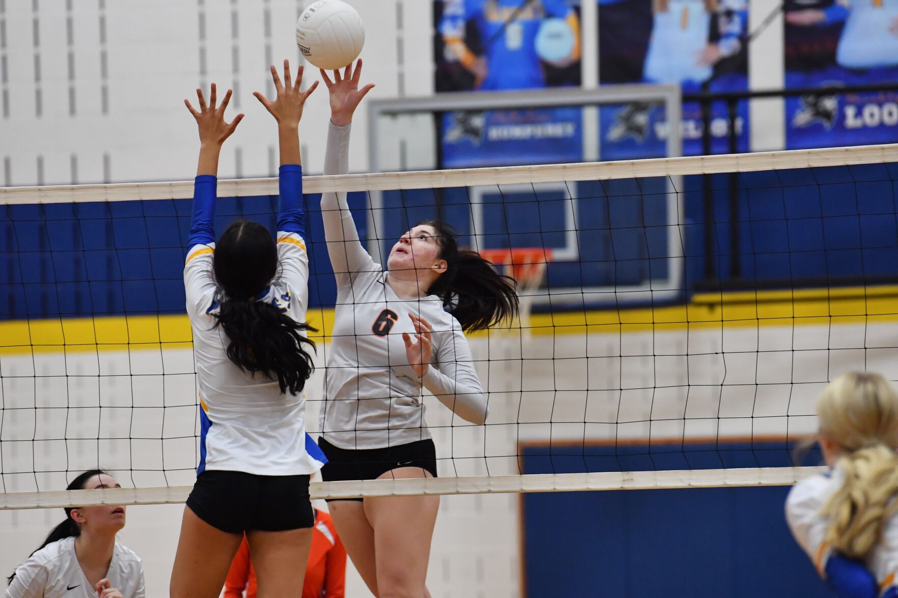 2B High School Volleyball Kalama adjusts for win at Adna after