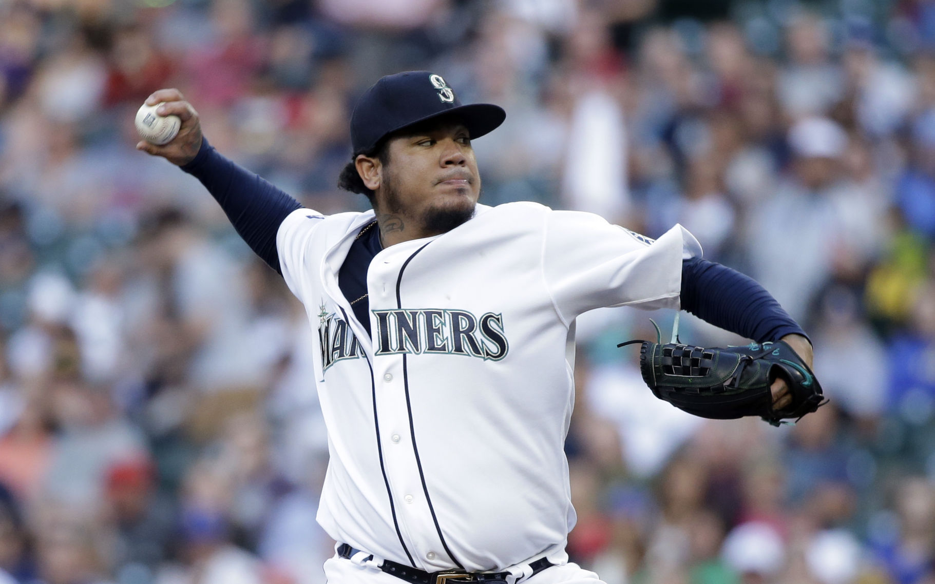 Mariners acquire veteran reliever from Marlins Mariners acquire veteran reliever from Marlins