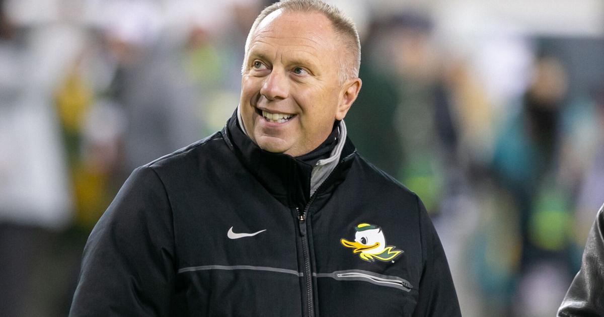 University of Oregon board of trustees approves contract extension for Rob Mullens