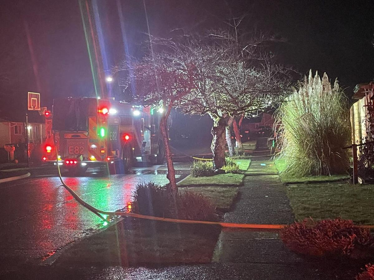 Garage fire extinguished in West Longview