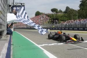 Verstappen holds off Norris, wins Emilia Romagna GP