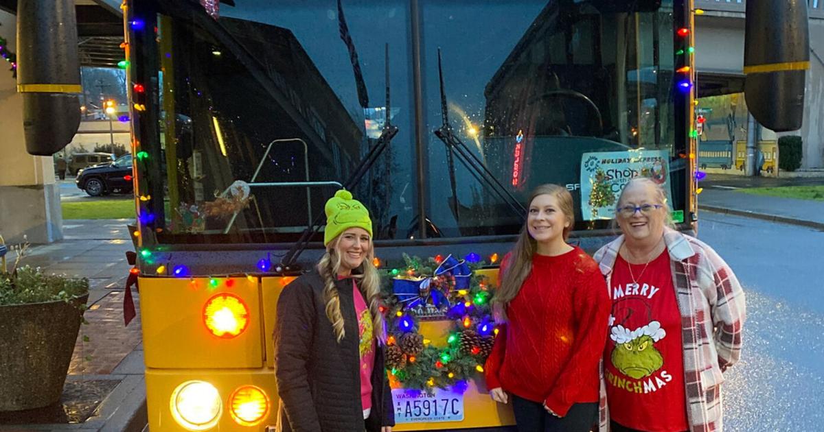 Kids recieve donated bikes, food at Kelso Shop with Cop