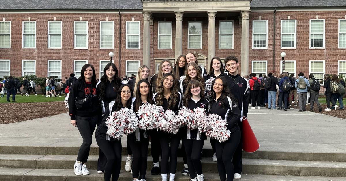 Longview cheer squad wins 2 at State