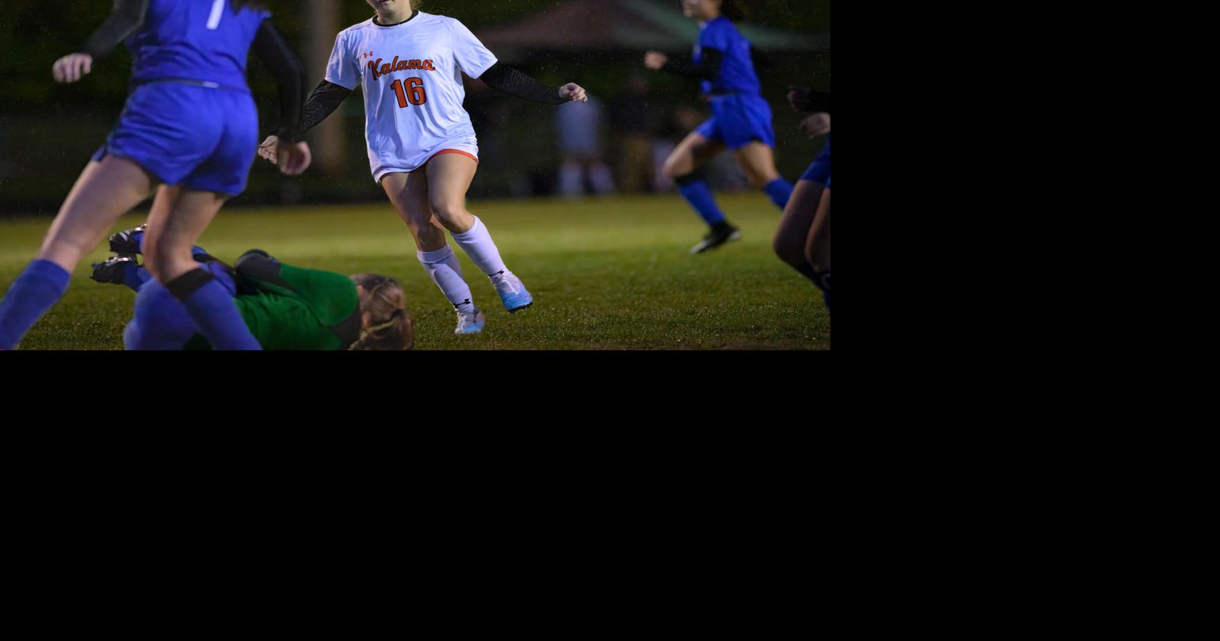 Kalama girls soccer Lamvik