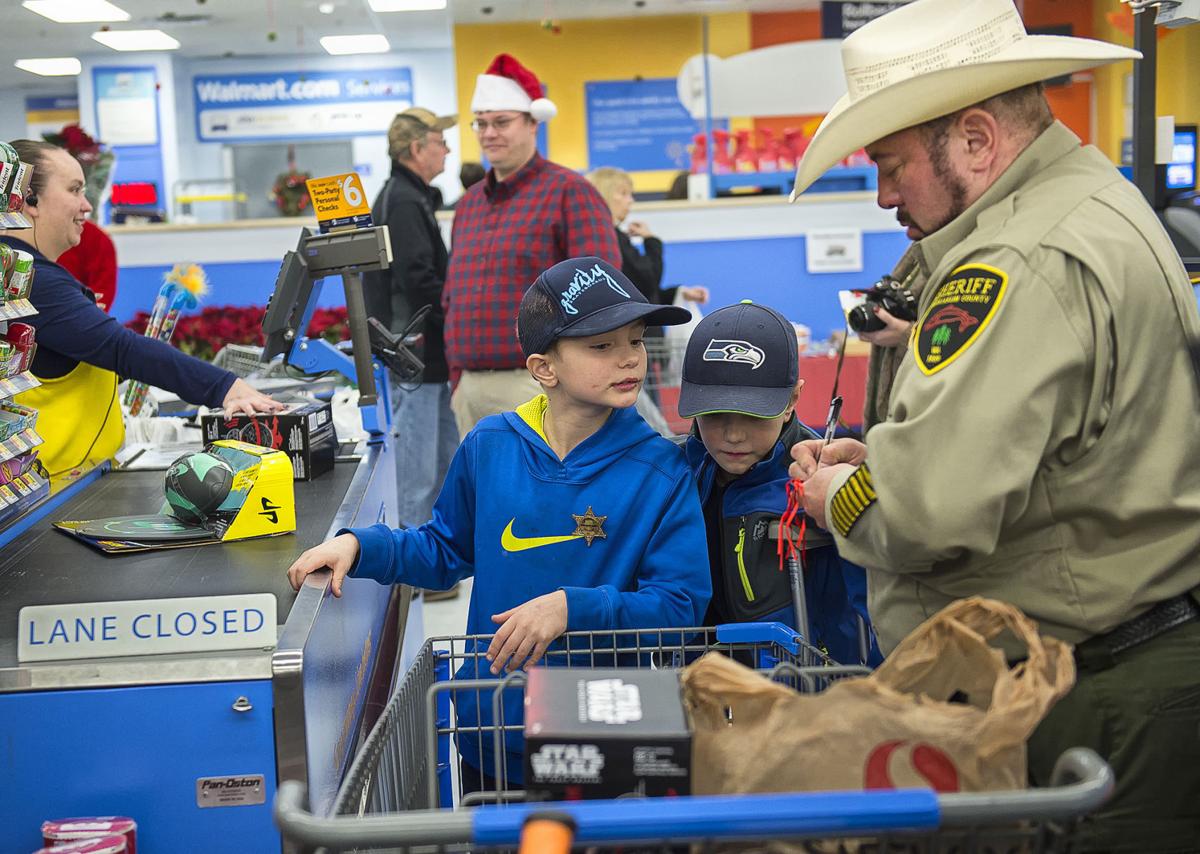 Shop With A Cop Gives Wahkiakum Kids Their Christmas Wishes Local Tdn Com Shop With A Cop Gives Wahkiakum Kids Their Christmas Wishes Local Tdn Com