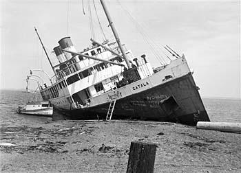 New Shifting Sands On Washington Coast Reveal Old Shipwreck New Shifting Sands On Washington Coast Reveal Old Shipwreck
