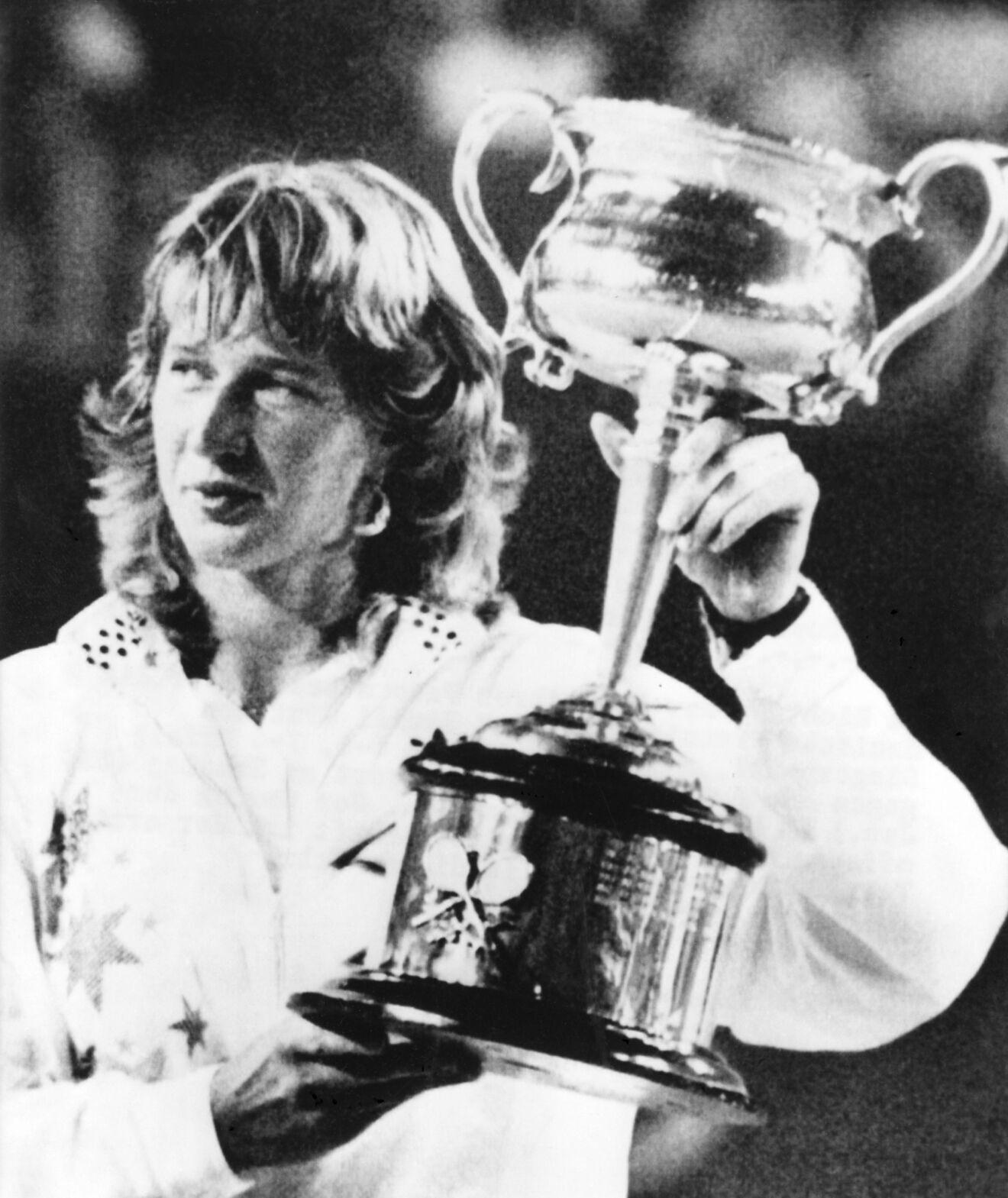 1988: Steffi Graf wins Australian Open with victory over Chris Evert