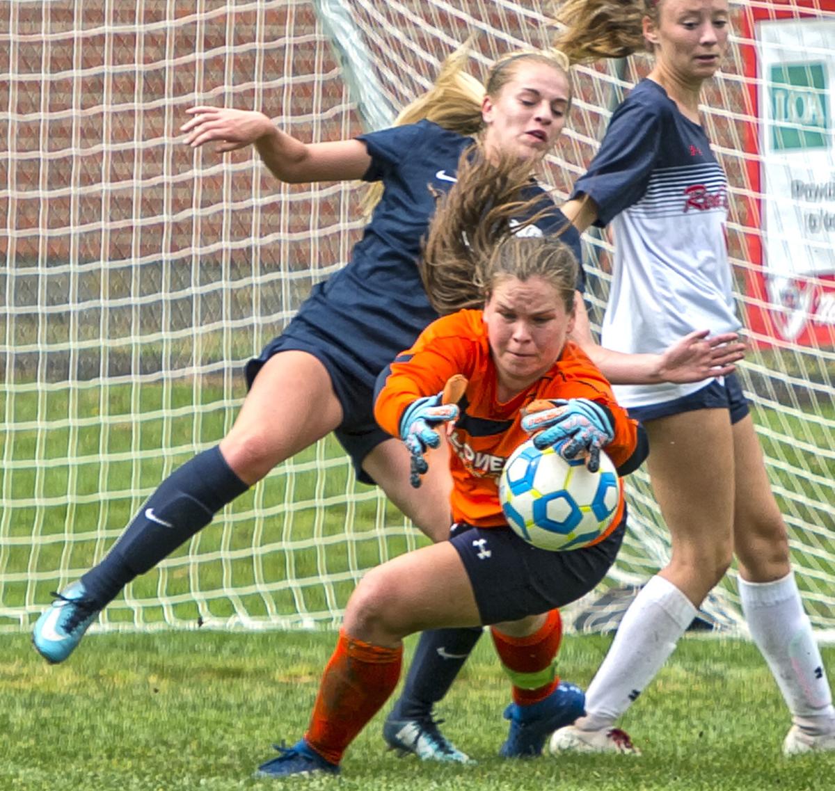 LCC soccer Red Devils struggle with Bellevue