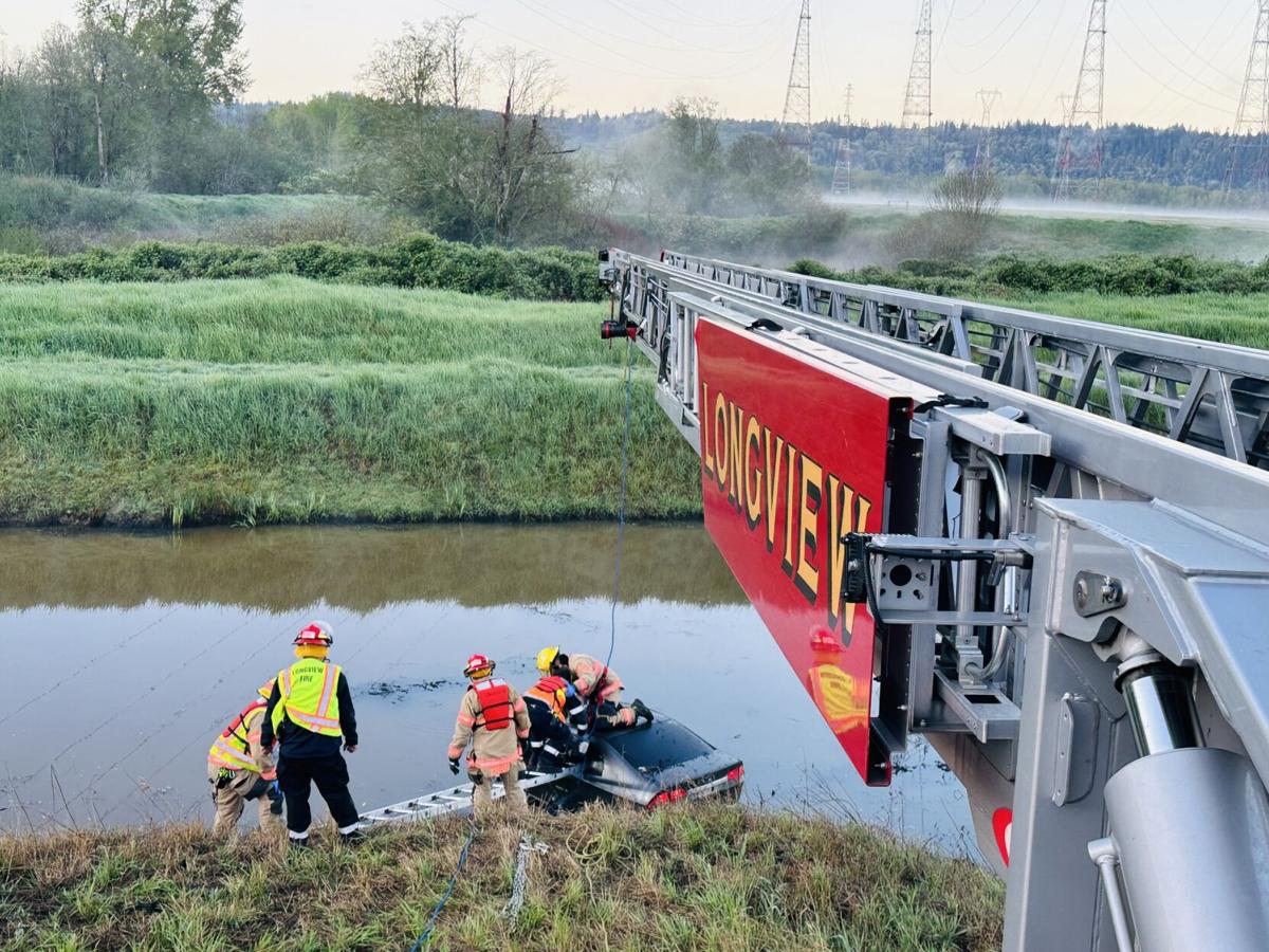 Longview Fire saves Skamokawa man who wrecks in slough