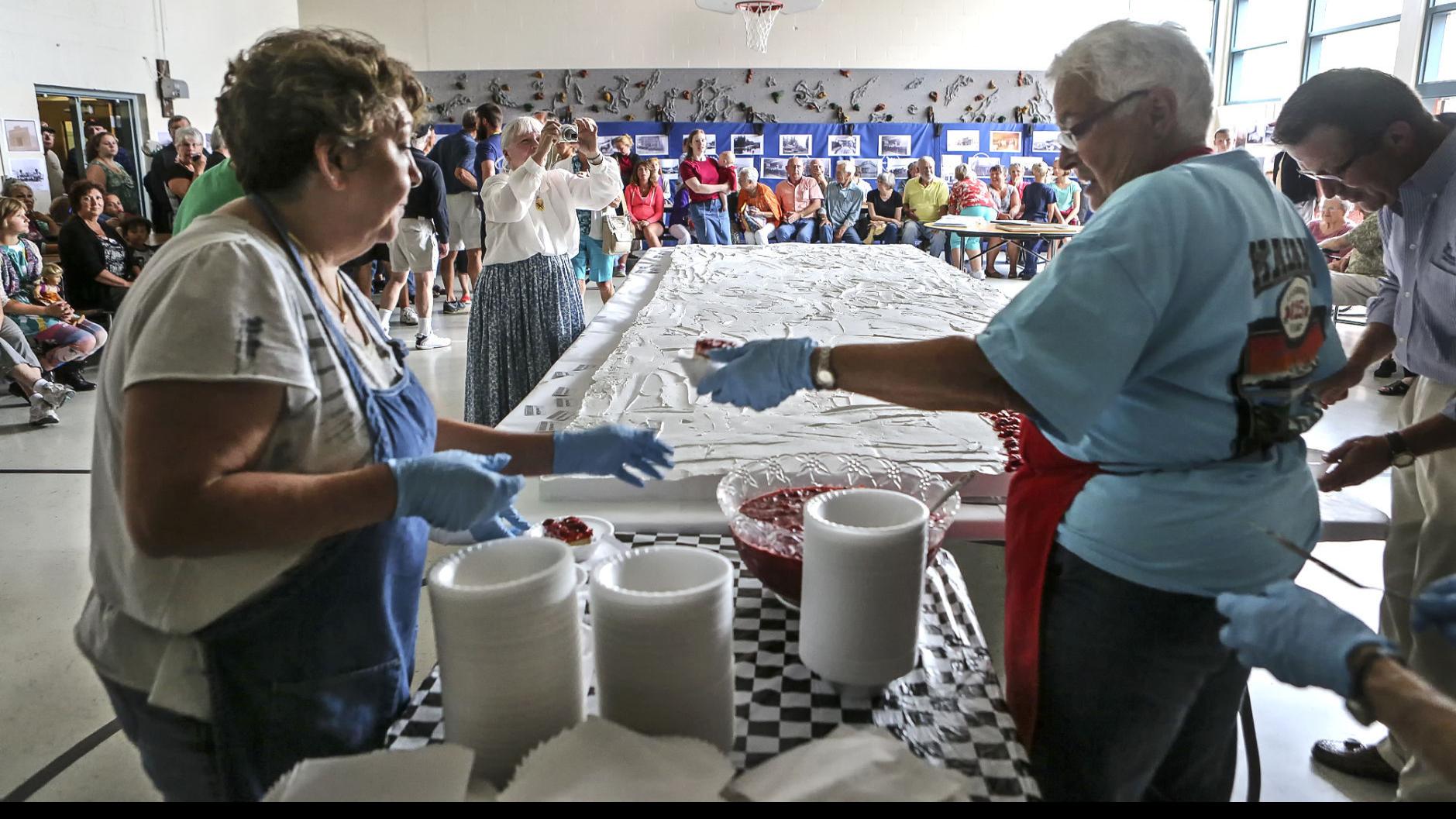 Kalama Honors 125 Years With 16 5 Foot Strawberry Shortcake News Tdn Com
