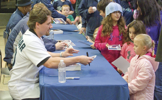 Mike Zunino hopes friend and former Mariners teammate Danny Farquhar will  return to full health