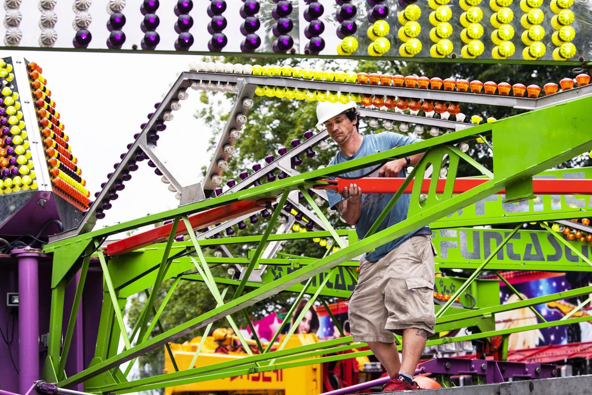Setup for Go 4th Festival begins along Lake Sacajawea in Longview