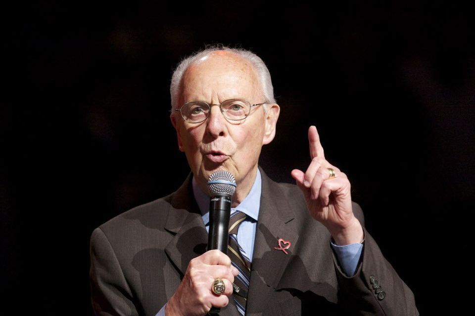 Legendary broadcaster Bill Schonely says farewell to Trail Blazers fans at retirement  ceremony 