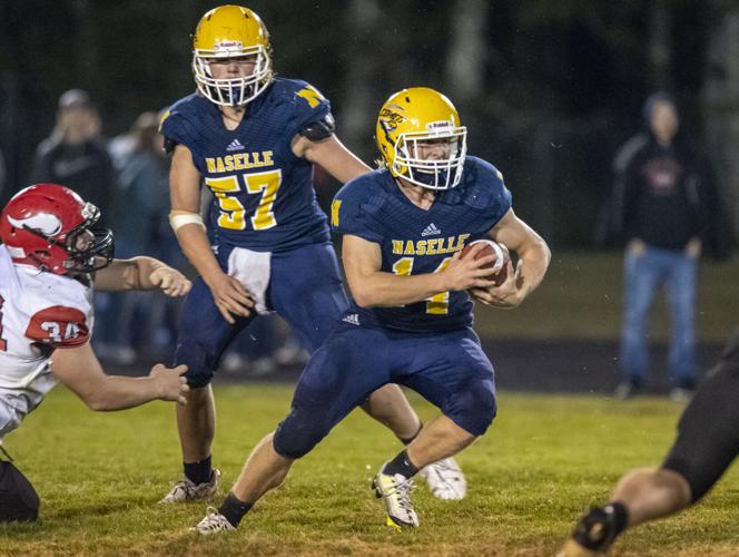 1B High School Football Naselle fades late in de facto league title