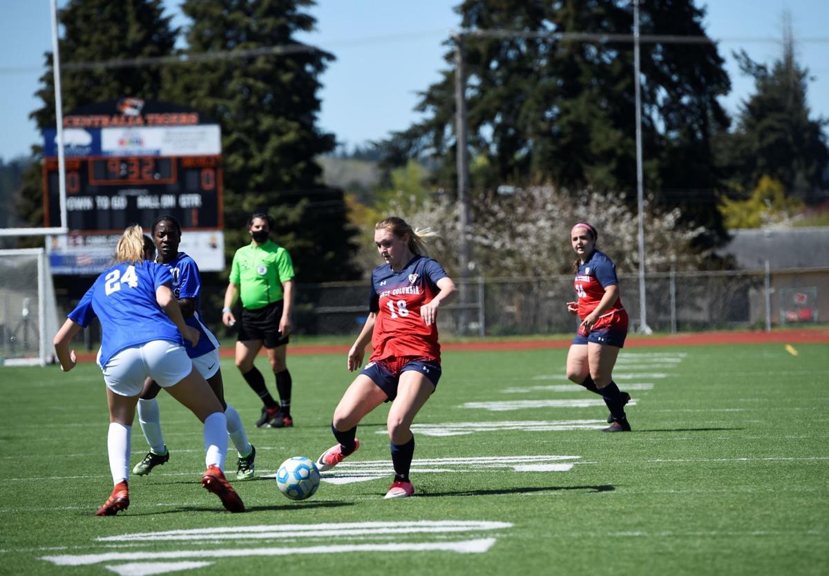 Jerika Isaacson kicks LCC soccer