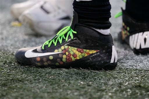 ciffer sav maskulinitet NFL fines Seahawks' Lynch over Skittles shoes