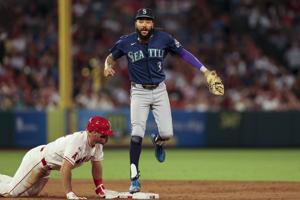 Mariners avoid sweep with disjointed win over Angels