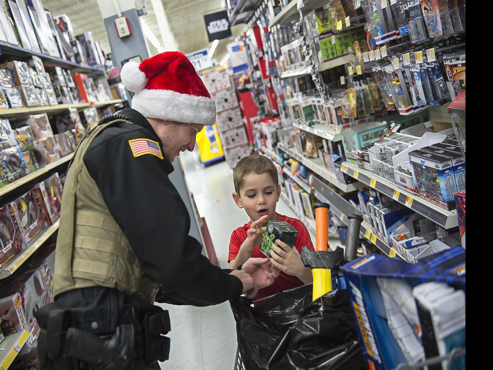 Shop With A Cop Gives Wahkiakum Kids Their Christmas Wishes Local Tdn Com