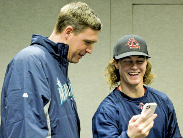 Mariners' Zunino pulling for good friend, former teammate Farquhar