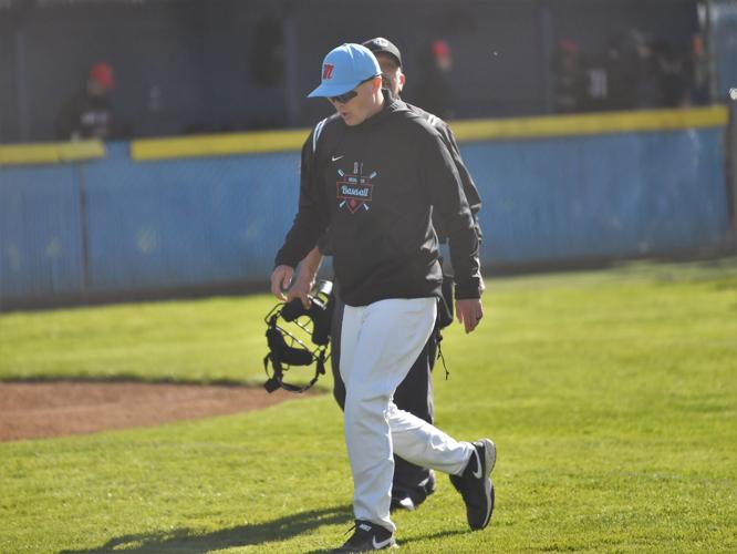 Baseball legend visits Huddleston