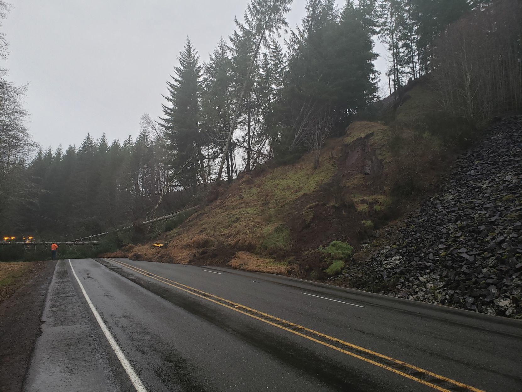 Slide Continues To Block Sr 4 In Wahkiakum County Ferry To Operate 24 7 Local Tdn Com