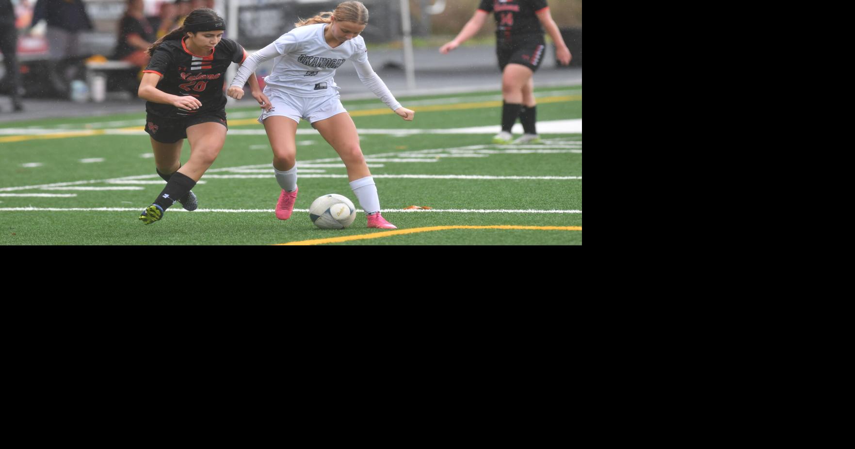 Kalama girls soccer Sienna DiCristina 04.JPG