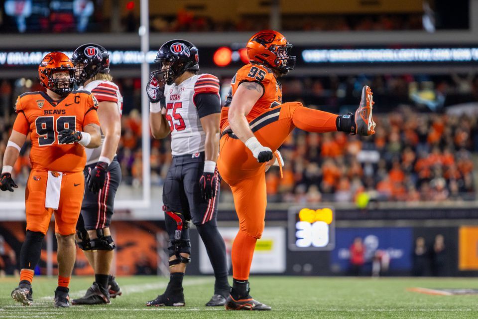 Oregon State will start its third-string QB against No. 5 Washington