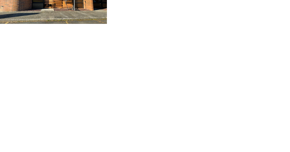 Elderly driver crashes into Apple Family Dental in Longview - Vimarsana News