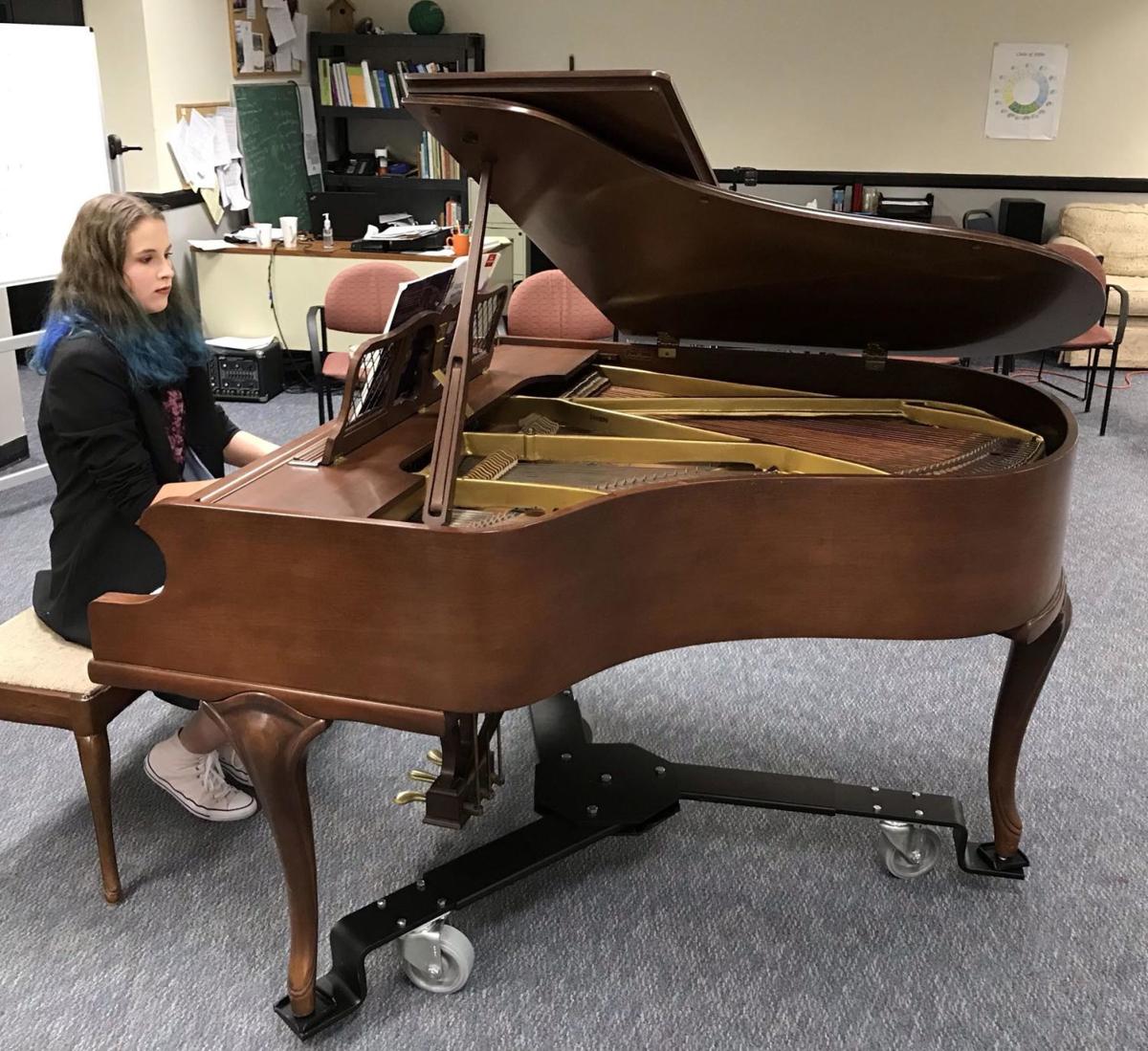 Kalama Middle High School Gets A Baby Grand Piano Lifestyles Tdn Com