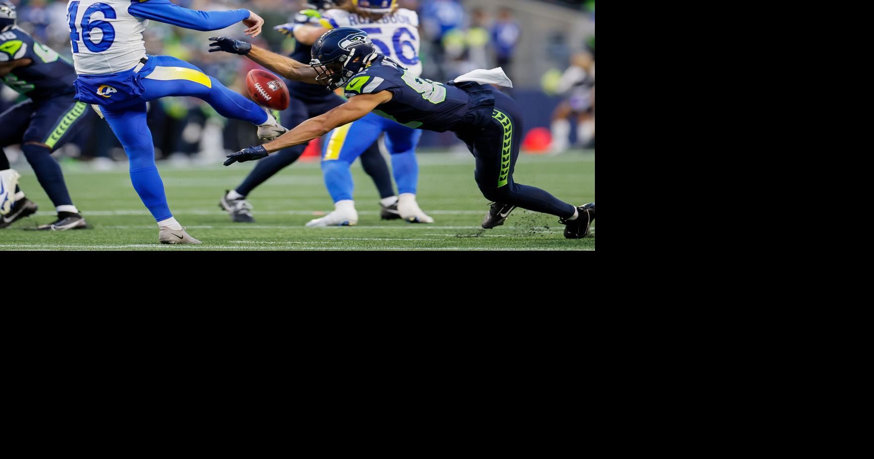 SPORTS-FBN-RAMS-SEAHAWKS-12-SE