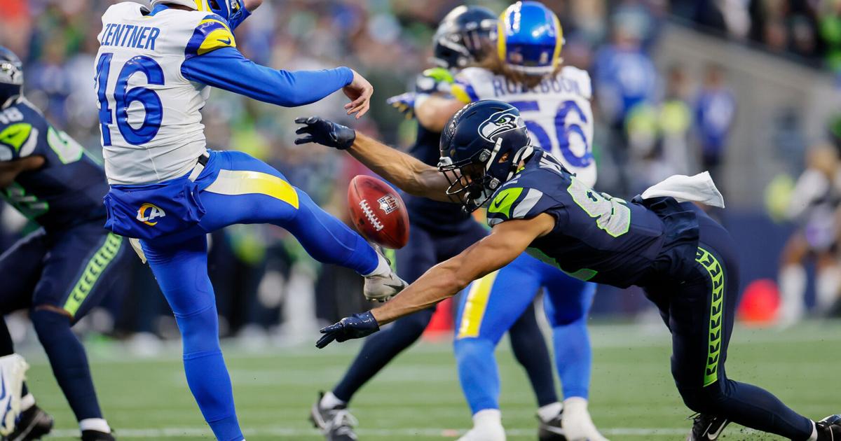 SPORTS-FBN-RAMS-SEAHAWKS-12-SE