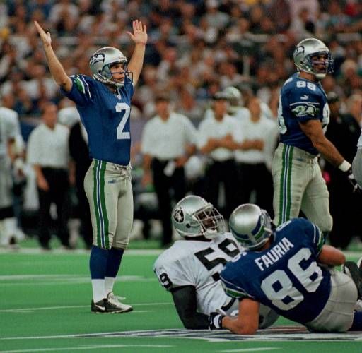 1980 Press Photo Seattle Seahawks vs. Los Angeles Raiders football game  action.