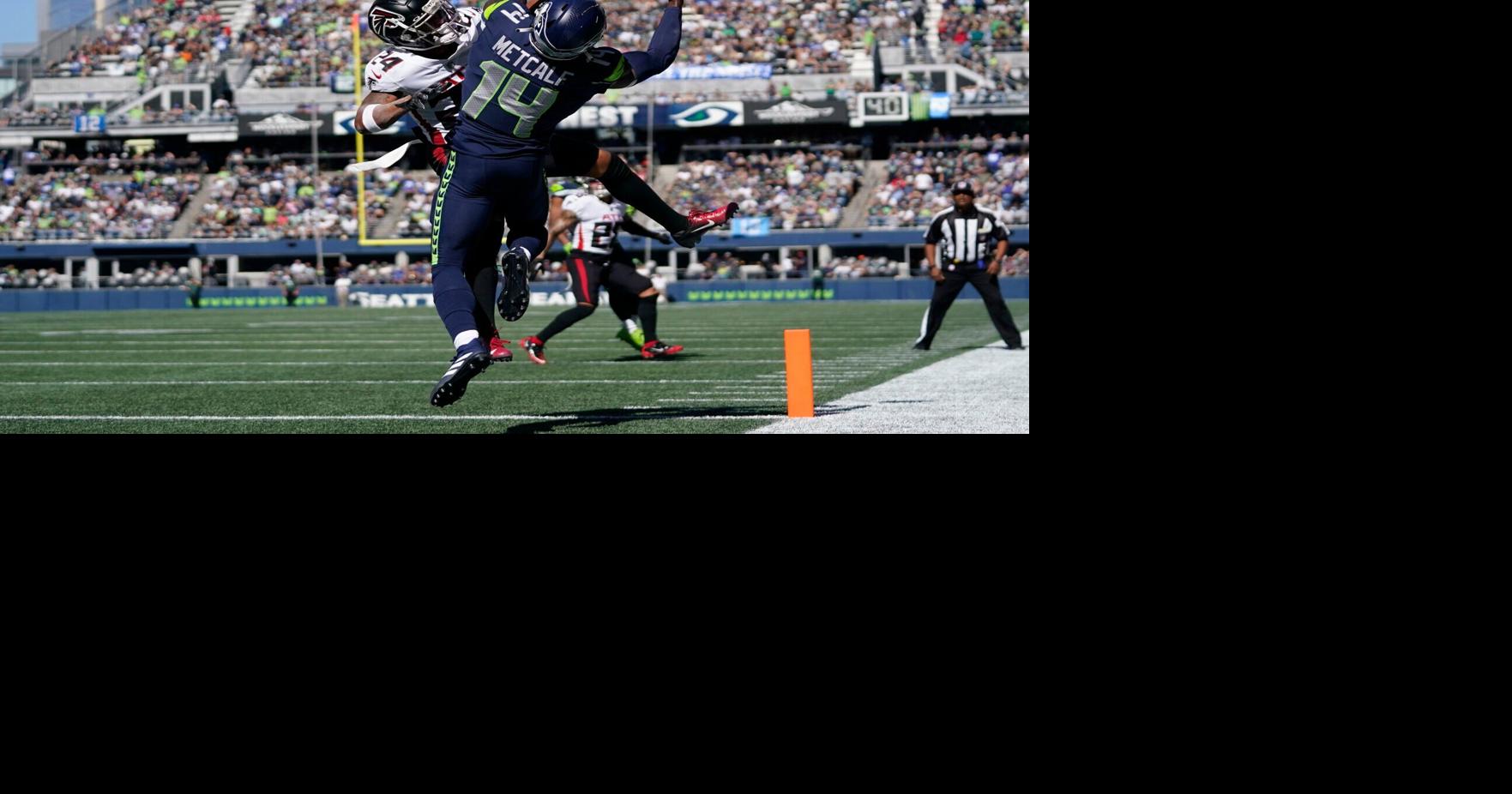 September 25, 2022: Seattle Seahawks running back Rashaad Penny (20) runs  the ball during a game between the Atlanta Falcons and Seattle Seahawks at  Lumen Field in Seattle, WA. The Falcons won