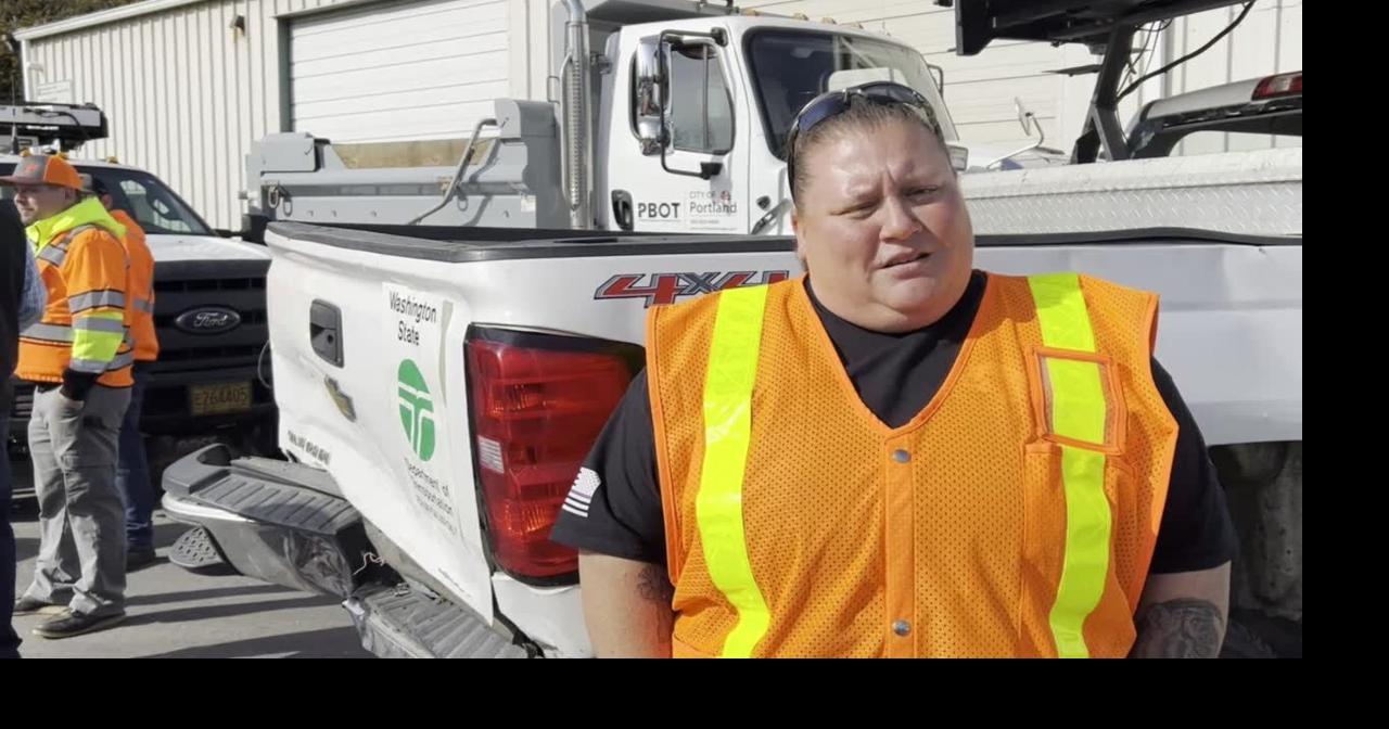WA transportation worker recaps being struck by car at work->回答 1 件