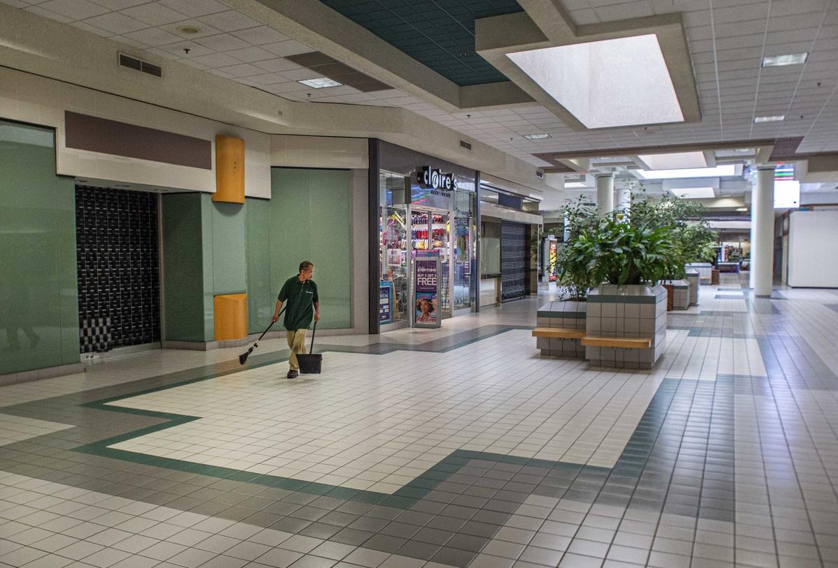 Washington Square Mall loses 2 anchors but new owners still see  opportunities