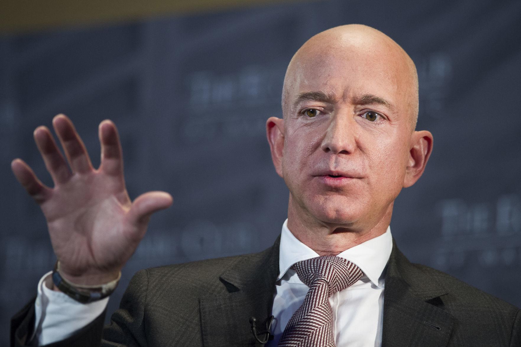 Amazons Jeff Bezos Accuses National Enquirer Of Blackmail 