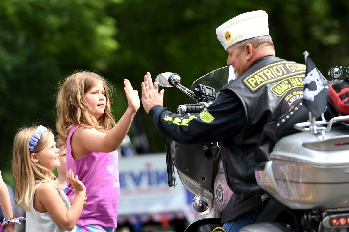 Longview's Go 4th brings parade, classic cars and dedication to